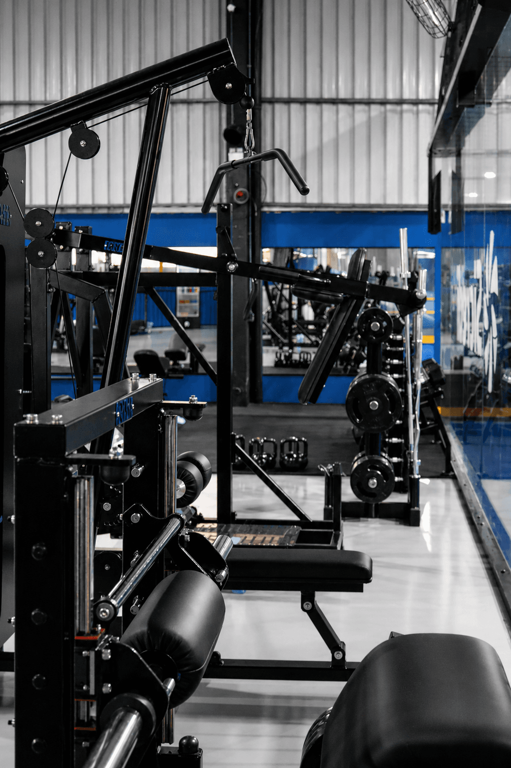 Academia da Arena Bitz com equipamentos de musculação